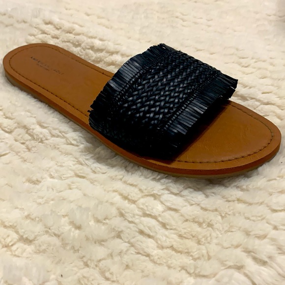 Size 9 American Eagle Flat Black Fringe Sandals - Picture 4 of 5